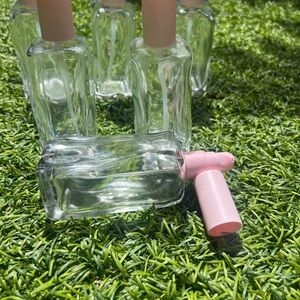New empty clear design glass bottle with pink pump and lid. 120ml, 4oz.